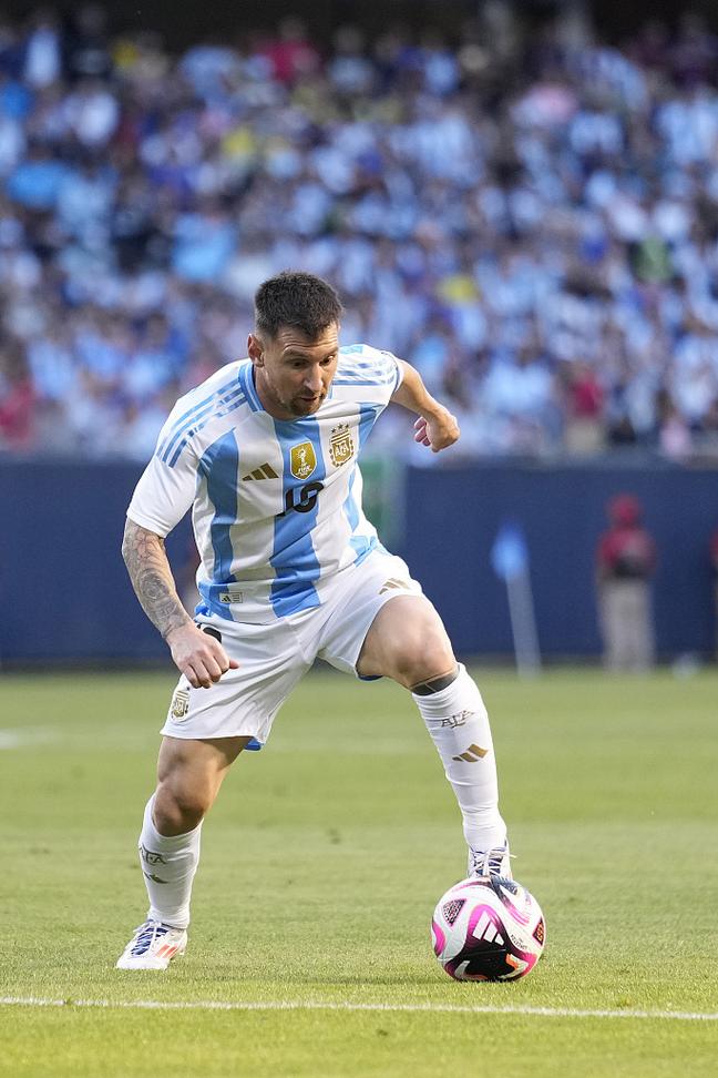 篮球勇士教练组进行临场换人调整收好效果