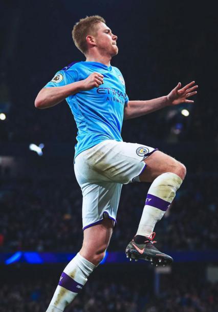 佐拉：当年有幸和马拉多纳一起练习任意球，让我能力明显提升