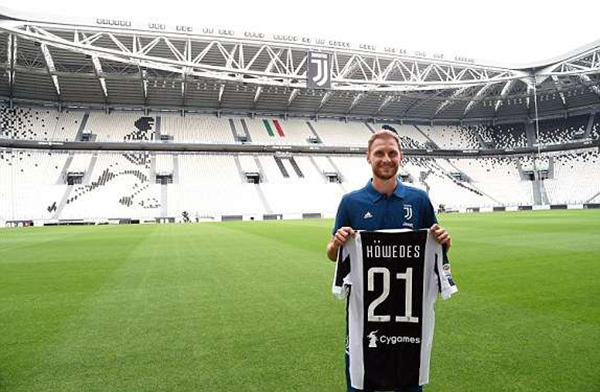 拜仁官方：阿芳和伊藤洋辉参加部分合练，穆西亚拉单独训练